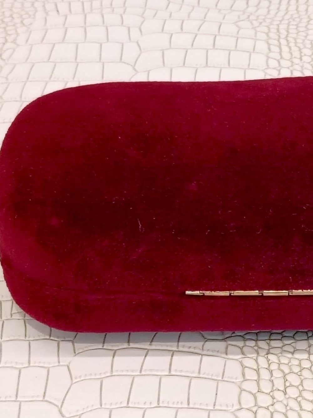 Gucci Burgundy Velvet Sunglass Case. (Large) w/ Gucci Black Silky Pouch - Picture 13 of 16